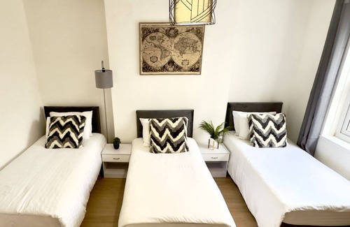 Arnold Apartamento | Beautiful 3-Bed Apartment with Driveway Parking