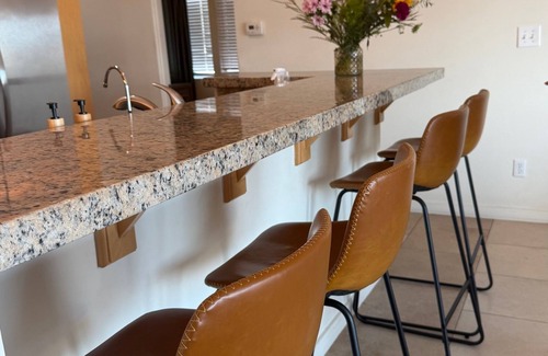 Sand Section Condominio | Beautiful 3-bedroom condo with AC in Manhattan Beach