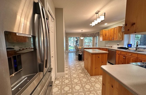 Swansea Point Casa | Beautiful 3 Bedroom, 2 Bath, Large private lot that backs onto Hummingbird Creek