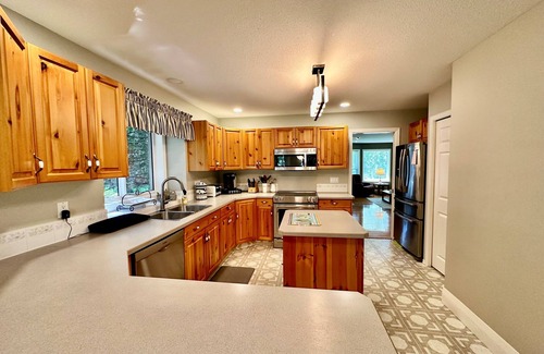 Swansea Point Casa | Beautiful 3 Bedroom, 2 Bath, Large private lot that backs onto Hummingbird Creek