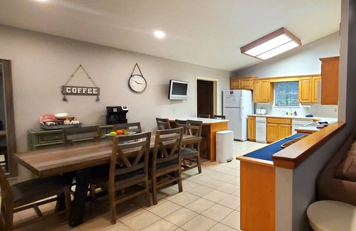 Eureka Springs Casa | Beautiful 3 bedroom 2 bath home NEAR THE COUNTRY CLUB!