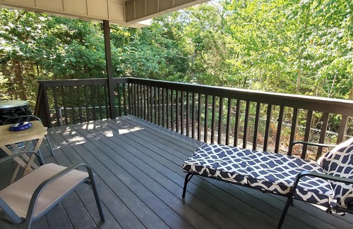 Eureka Springs Casa | Beautiful 3 bedroom 2 bath home NEAR THE COUNTRY CLUB!