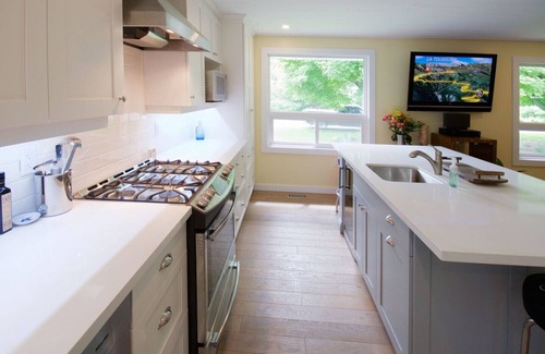 Bayfield Casa | Beautiful 3 Bedroom 2 Bath Renovated Cottage in the heart of Historic Bayfield Village