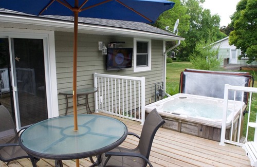 Bayfield Casa | Beautiful 3 Bedroom 2 Bath Renovated Cottage in the heart of Historic Bayfield Village