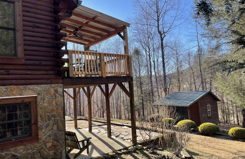 Vein Mountain Cabina | Beautiful 3 bedroom 3 bath log cabin 40 minutes from Asheville.