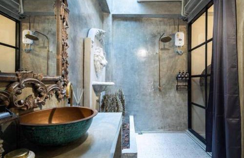 Bangkok Central Business District Villa | Beautiful 3 Bedroom Baroque House near Asoke BTS