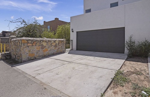 Chamberino Casa | Beautiful 3 bedroom Casita DD w/ 2 Car Garage