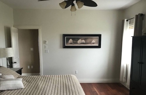 Charlotte's Shore Casa | Beautiful 3-Bedroom Costal Home with Spectacular Deck with Hot tub