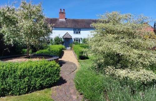 King's Bromley Casa | Beautiful 3 Bedroom Cottage - Picturesque Retreat