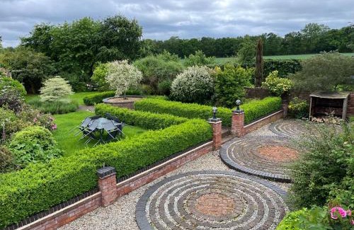 King's Bromley Casa | Beautiful 3 Bedroom Cottage - Picturesque Retreat