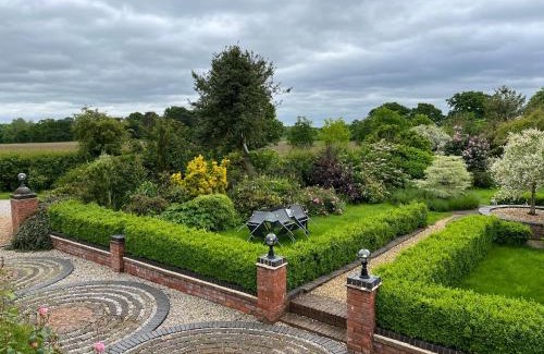 King's Bromley Casa | Beautiful 3 Bedroom Cottage - Picturesque Retreat