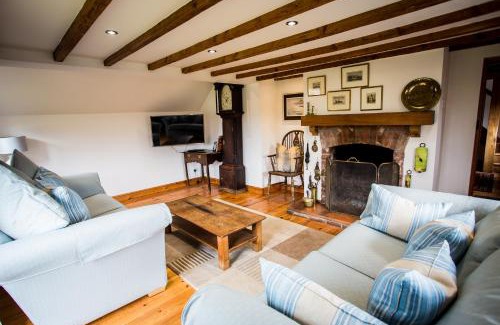 King's Bromley Casa | Beautiful 3 Bedroom Cottage - Picturesque Retreat