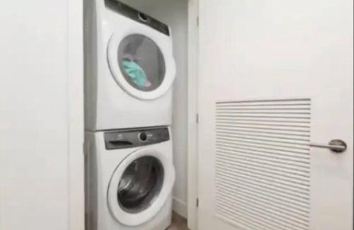 Downtown Los Angeles Apartamento | Beautiful 3 Bedroom High Rise with Pool, Hot Tub and Rooftop Views