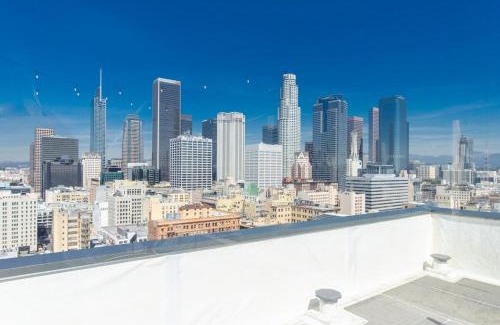 Downtown Los Angeles Apartamento | Beautiful 3 Bedroom High Rise with Pool, Hot Tub and Rooftop Views