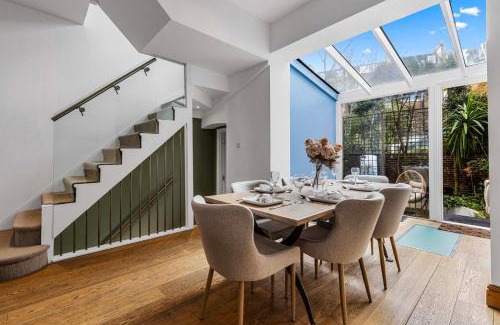 Holland Park Apartamento | Beautiful 3-Bedroom House with Garden and Rooftop Retreat