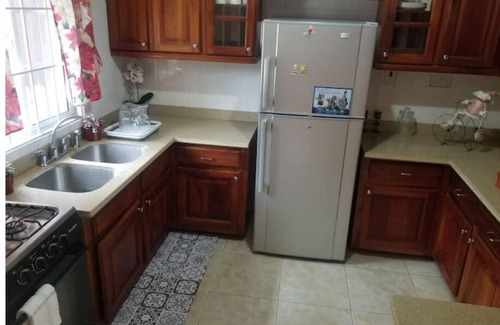 Mandeville Casa | Beautiful 3 bedroom Townhouse- 1.2km Town Center