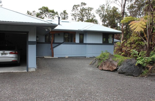 Ohia Estates Casa | Beautiful 3 Bedroom Rainforest Retreat, minutes from HVNP