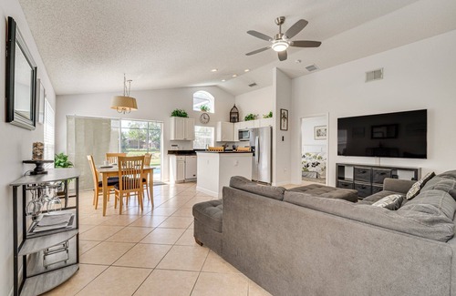 Haines City Casa | Beautiful 3-bedroom house, with private pool, facing golf course