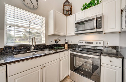 Haines City Casa | Beautiful 3-bedroom house, with private pool, facing golf course