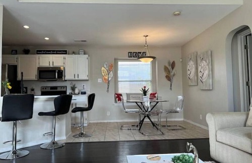 Wetmore Casa | Beautiful 3 Bedroom Home