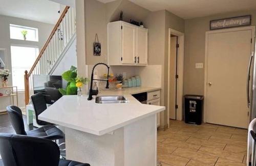 Wetmore Casa | Beautiful 3 Bedroom Home