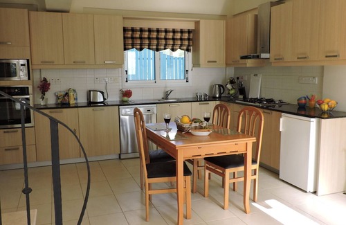 Ayia Napa Villa | Hermosa villa de 3 dormitorios a solo 7 minutos a pie del famoso Nissibeach