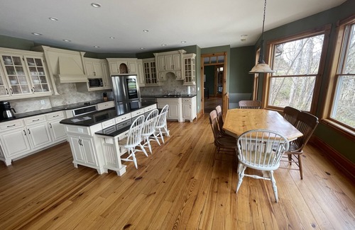 Robbinsville Casa | Beautiful 3+BR Lakefront Home on Lake Santeetlah - Sleeps 10