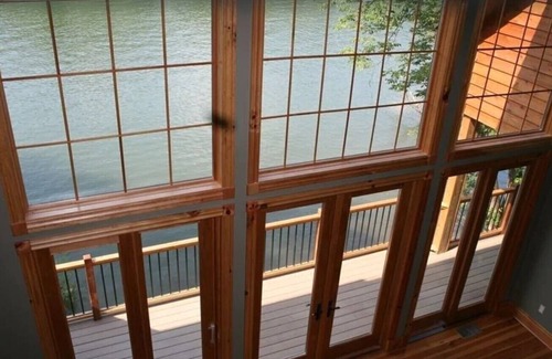 Robbinsville Casa | Beautiful 3+BR Lakefront Home on Lake Santeetlah - Sleeps 10