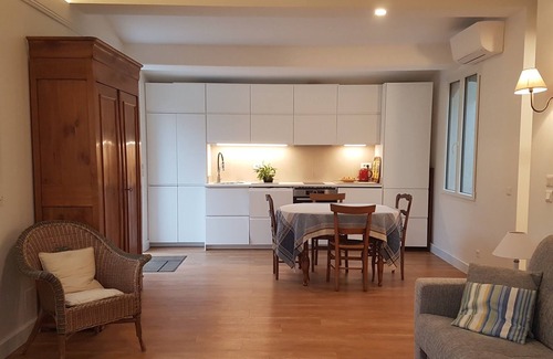 Cagnes-sur-Mer Casa | Hermoso apartamento tranquilo de 3 habitaciones, parte superior de la villa, renovado en 2018, estacionamiento seguro