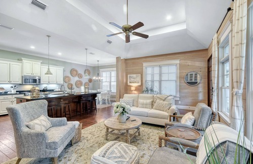 King City Casa | Beautiful 3 bed - 3 bath home located in Village Oaks