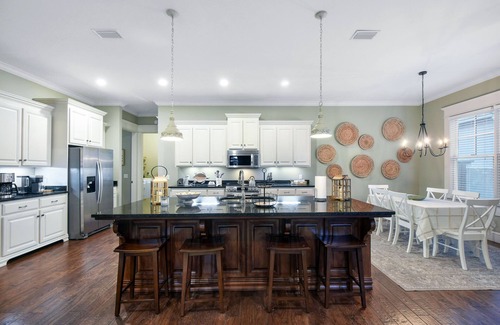King City Casa | Beautiful 3 bed - 3 bath home located in Village Oaks
