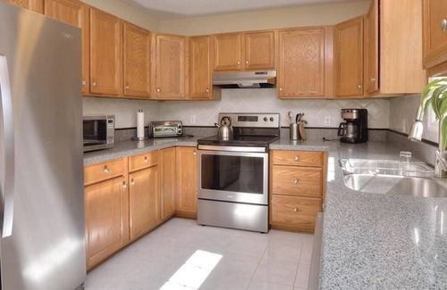 Tranquil Harbour Casa | Beautiful,3BR/2BA-2 Minute Drive to BEACH-Close to Stores&Restaurants-Sleeps 8