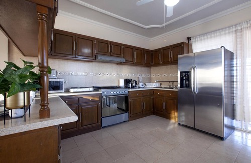 El Centenario Casa | Beautiful 3Br/3Ba home, totally equipped with pool, great for familes!