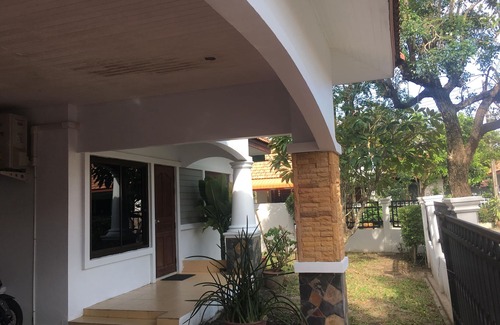 Chalong Villa | Hermosa villa de jardín 3BR