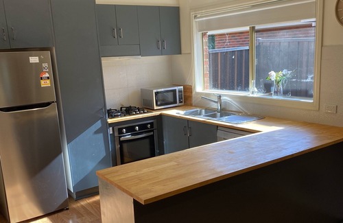 Bayswater Casa | Beautiful 3BR home in Great Bayswater Location.