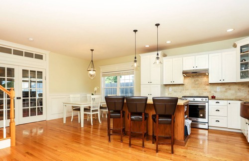 Beacon Casa | Beautiful 4 bd 4bth Beacon House with Hot Tub close to town and hiking trails...