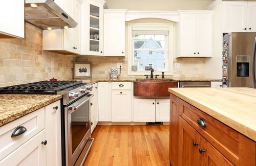 Beacon Casa | Beautiful 4 bd 4bth Beacon House with Hot Tub close to town and hiking trails...