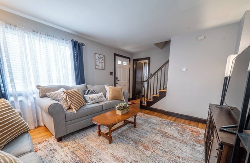 Waterbury Casa | Beautiful 4 bed, 2 bath centrally-located home