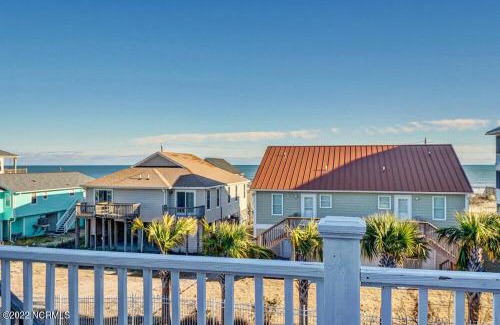 Surf City Casa | Beautiful 4 bed 3 bath beach cottage with wonderful ocean views