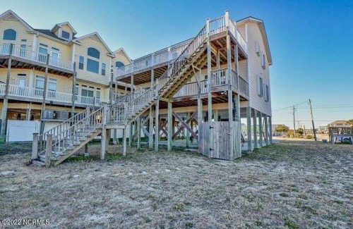 Surf City Casa | Beautiful 4 bed 3 bath beach cottage with wonderful ocean views
