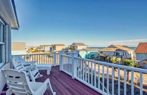 Surf City Casa | Beautiful 4 bed 3 bath beach cottage with wonderful ocean views