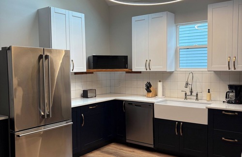 Williams Creek Casa | Beautiful 4-bedroom house with AC in Indianapolis