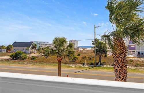 Waterside Village Casa | Beautiful 4 bedroom|Boat Dock | Pool & Hot Tub | 3 Min to Beach