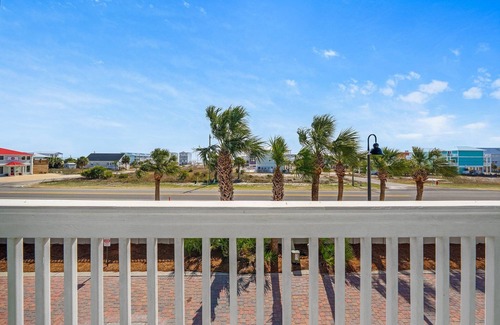 Waterside Village Casa | Beautiful 4 bedroom|Boat Dock | Pool & Hot Tub | 3 Min to Beach