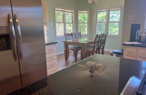 Austin Casa | Beautiful 4 bedroom 3.5 bath Home 5 minutes from Down Town Austin.