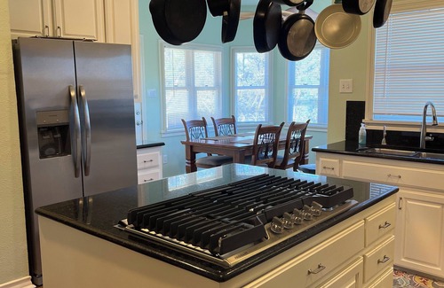 Austin Casa | Beautiful 4 bedroom 3.5 bath Home 5 minutes from Down Town Austin.