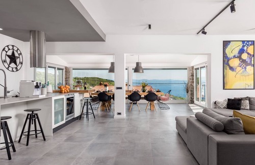 Opatija Villa | Beautiful 4 bedroom, 5 bathrooms Mediterranean style house with a pool and sauna