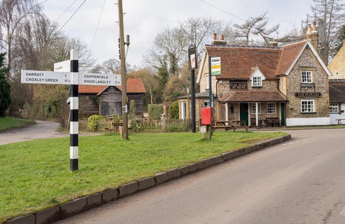 Sarratt Casa | Beautiful 4-Bedroom Cottage Pass the Keys