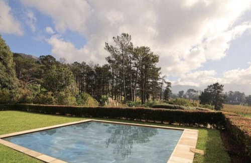 Steenberg Estate Casa | Beautiful 4 Bedroom House in Steenberg