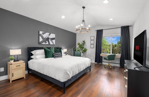 Antelope Casa | Beautiful 4 Bedroom Home Pool BBQ Pool Table